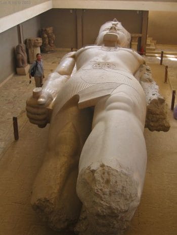 Coloso de Ramsés II, museo de Menfis