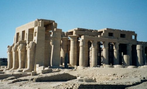 El Ramesseum Sobre Egipto 3458