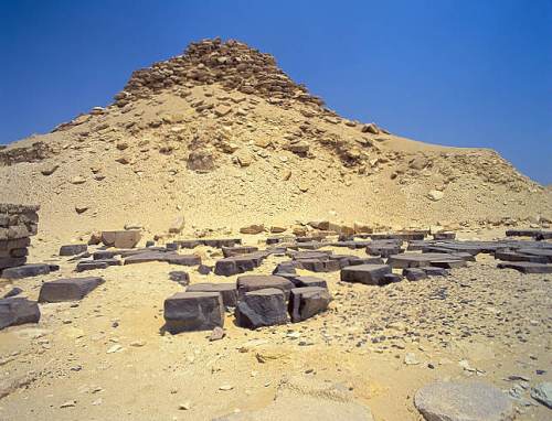 La piramide de Userkaf, en Sakkara