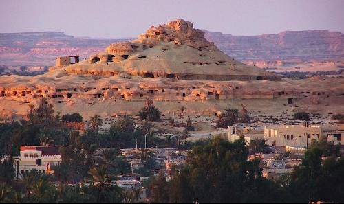 La Montaña de la Muerte, en Siwa La Montaña de la Muerte, en Siwa