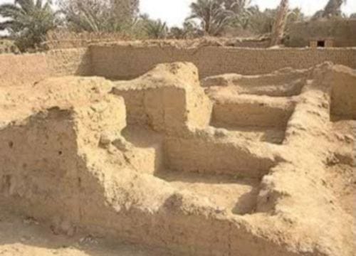 El Templo de Bes en el Oasis de Bahariya El Templo de Bes en el Oasis de Bahariya