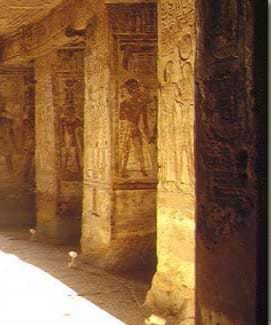 Pilares de la segunda sala hipostila, Templo de Derr